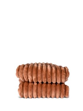 Esther plaid i lys brun – blød, varm og bæredygtig komfort